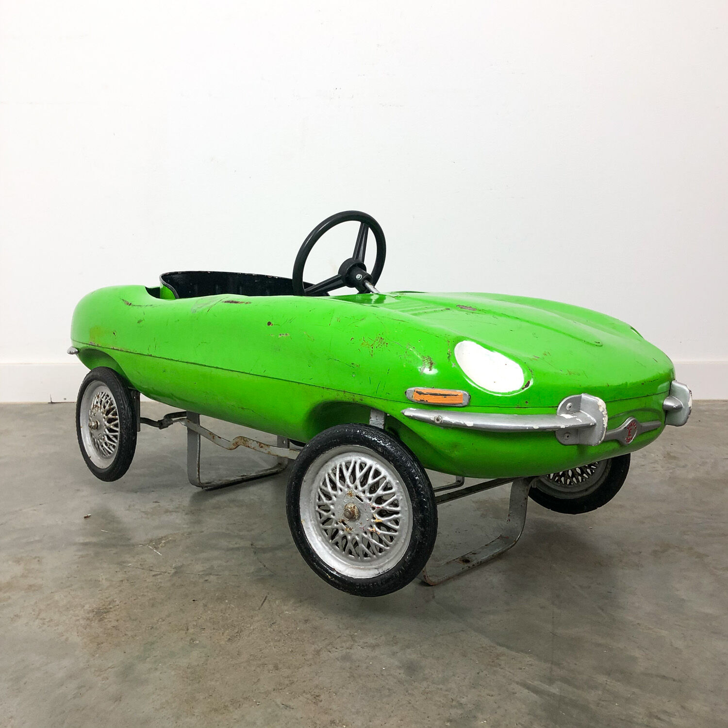 Vintage metal 1960 Jaguar e-type pedal car by Tri-ang Selency