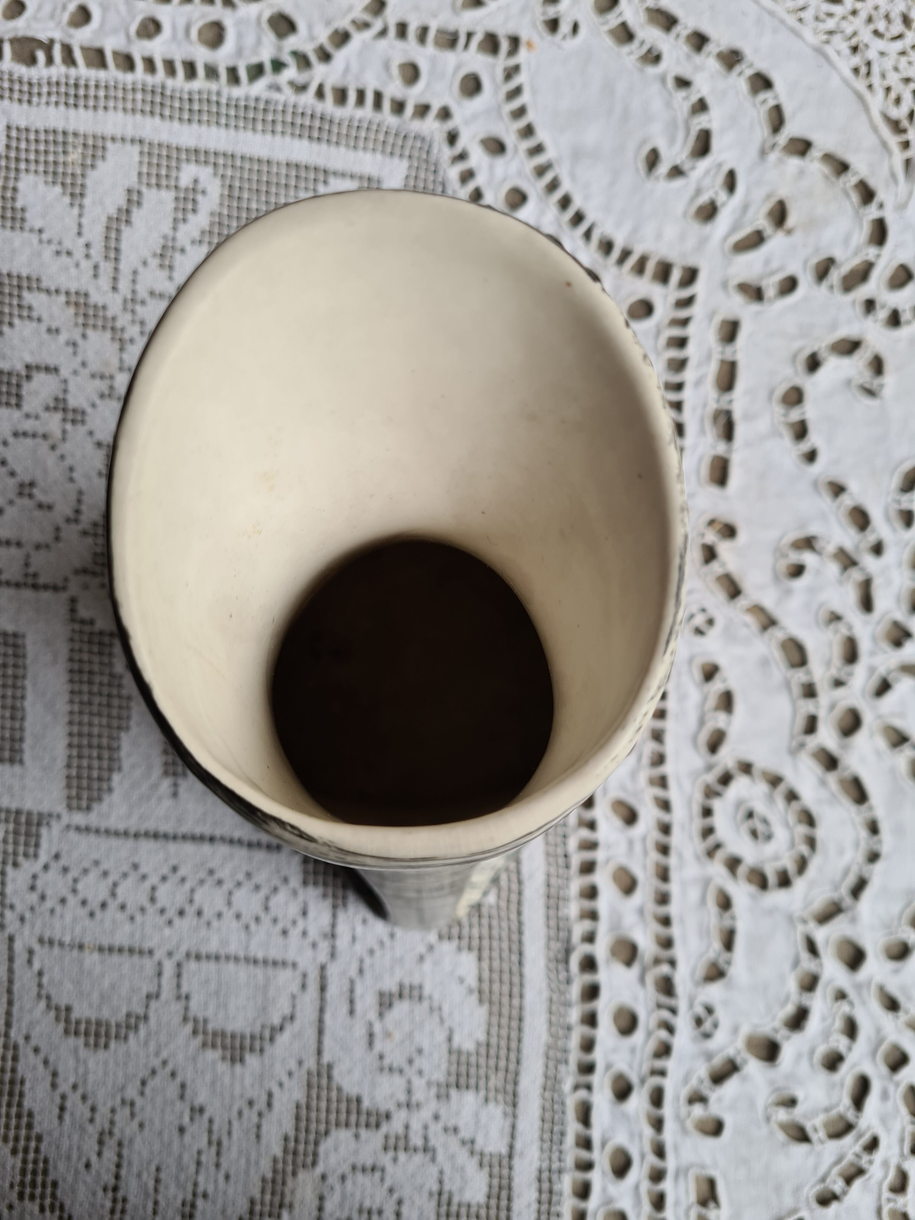 Graphic pitcher Salins service Bazas