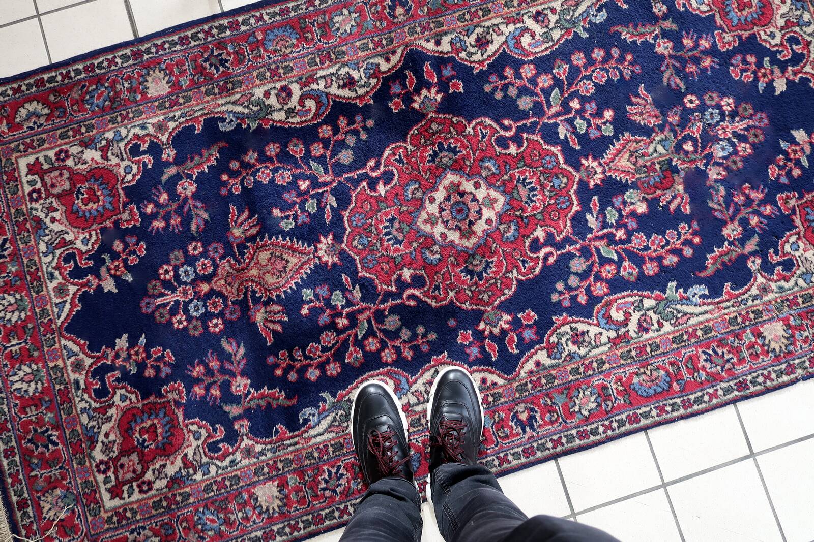 Tapis Kerman Antique – Laine Bleue Vive & Rouge – 117 x 218 cm