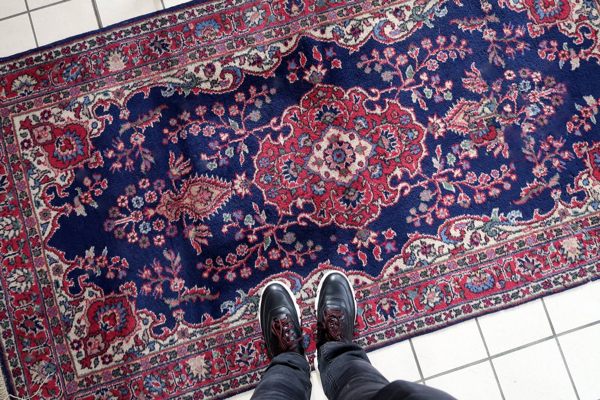 Tapis Kerman antique en laine bleue et rouge