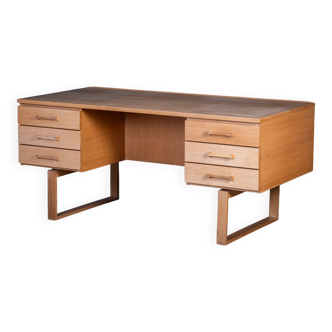 Vintage Oak Desk by Henning Jensen & Torben Valeur for Dyrlund, Denmark, 1960s