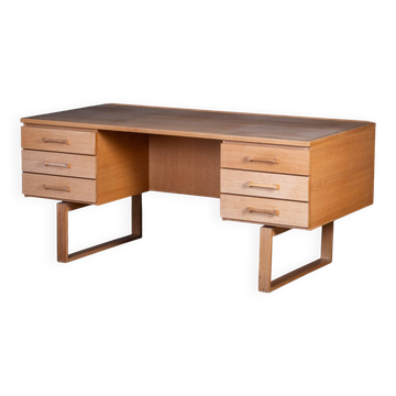 Vintage Oak Desk by Henning Jensen & Torben Valeur for Dyrlund, Denmark, 1960s