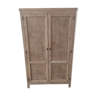 Armoire parisienne