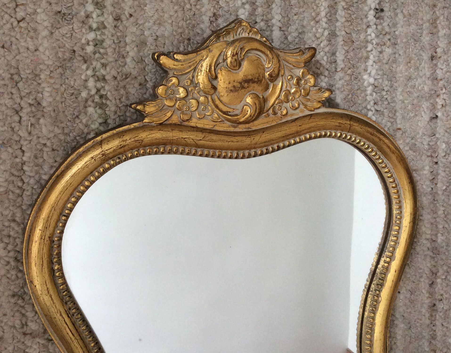 Gilded wooden mirror assembly and its wall console