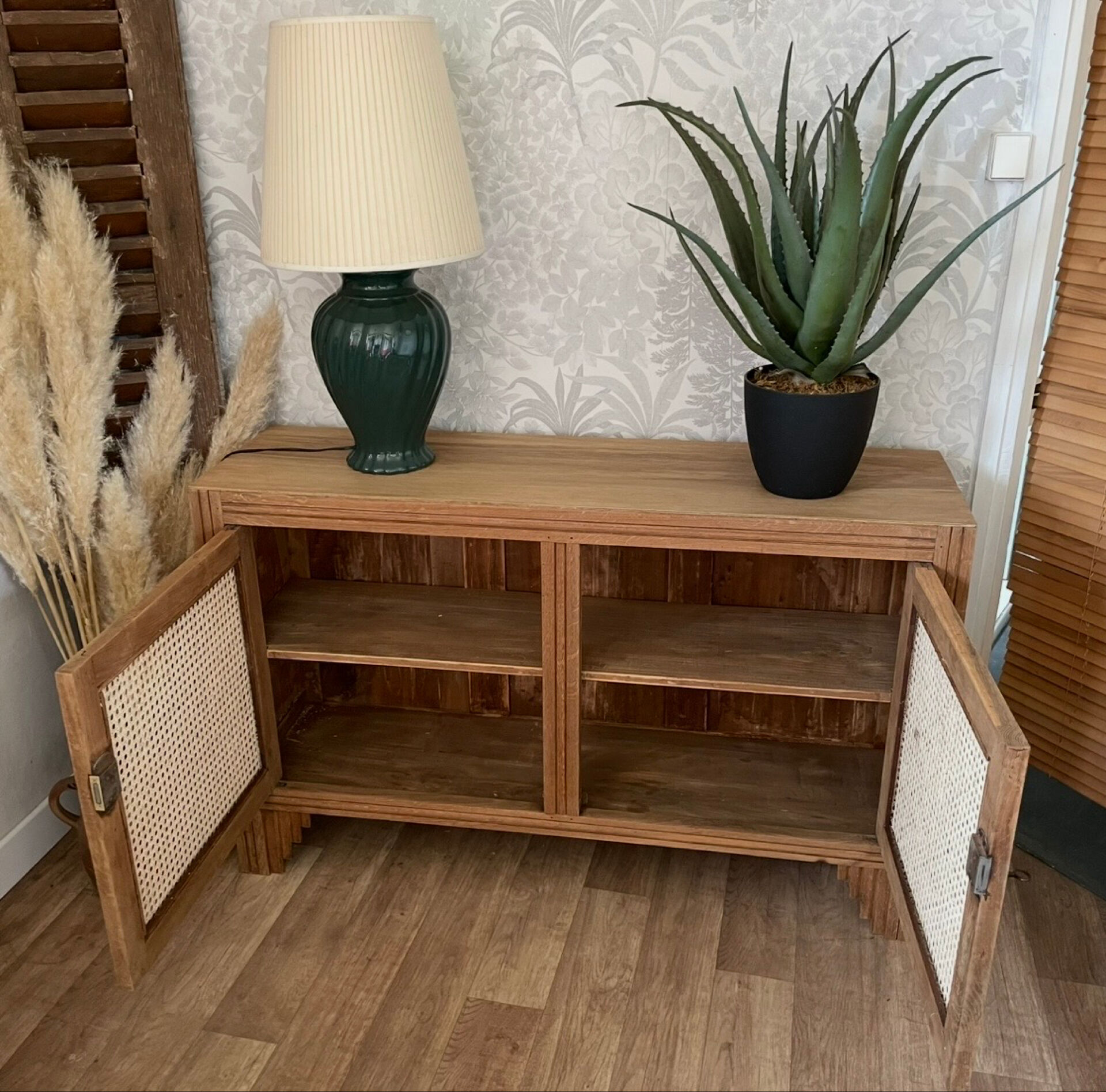 Buffet en chêne et cannage