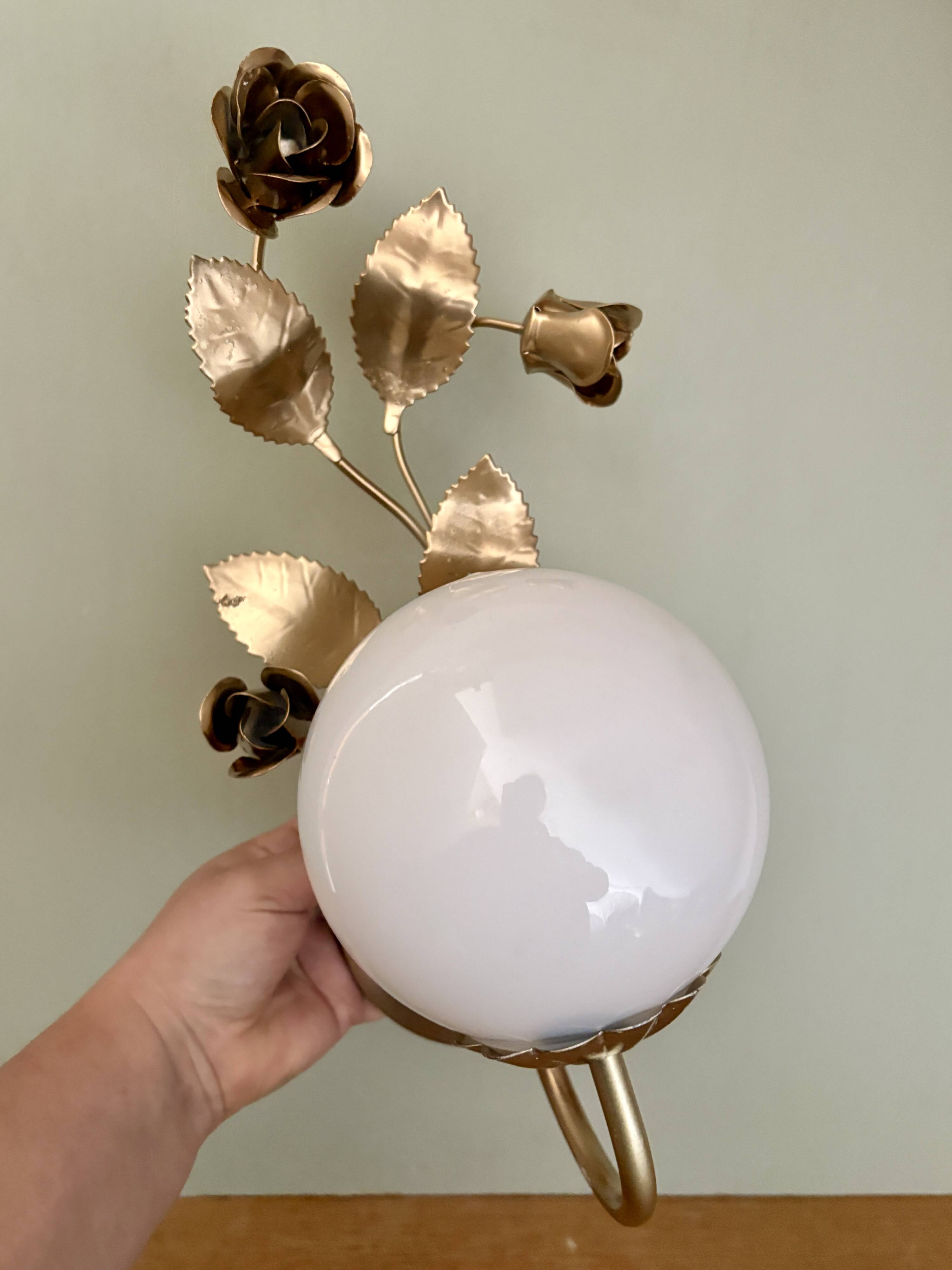 Vintage wall lamp in gold metal and white opaline