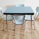 Table et 4 chaises en formica bleu