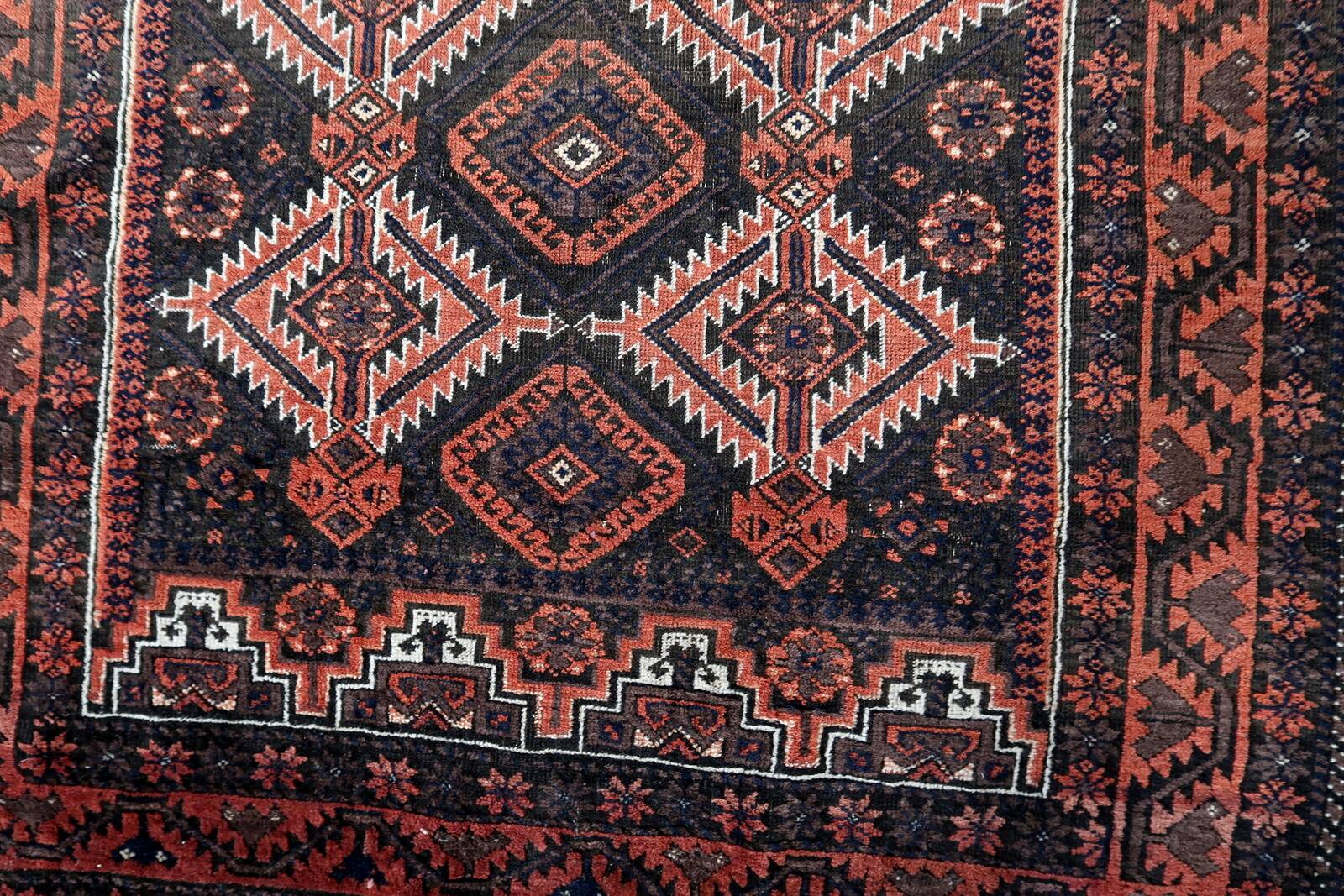Tapis Baluuch Antique – Laine Tribal – Poil Usé Patiné – 102 x 181 cm