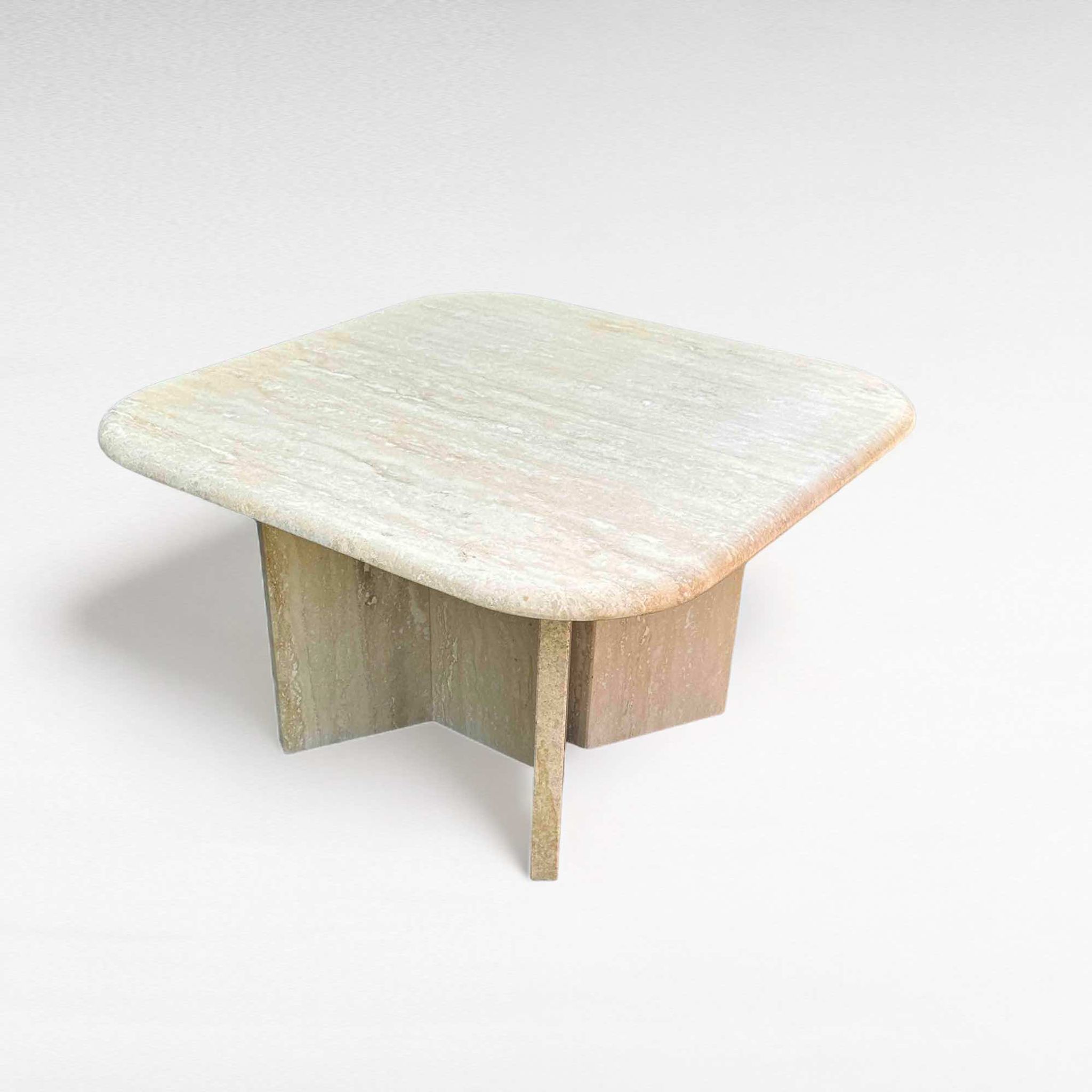 Table basse carrée en travertin aux coins arrondis, Italie, années 1970