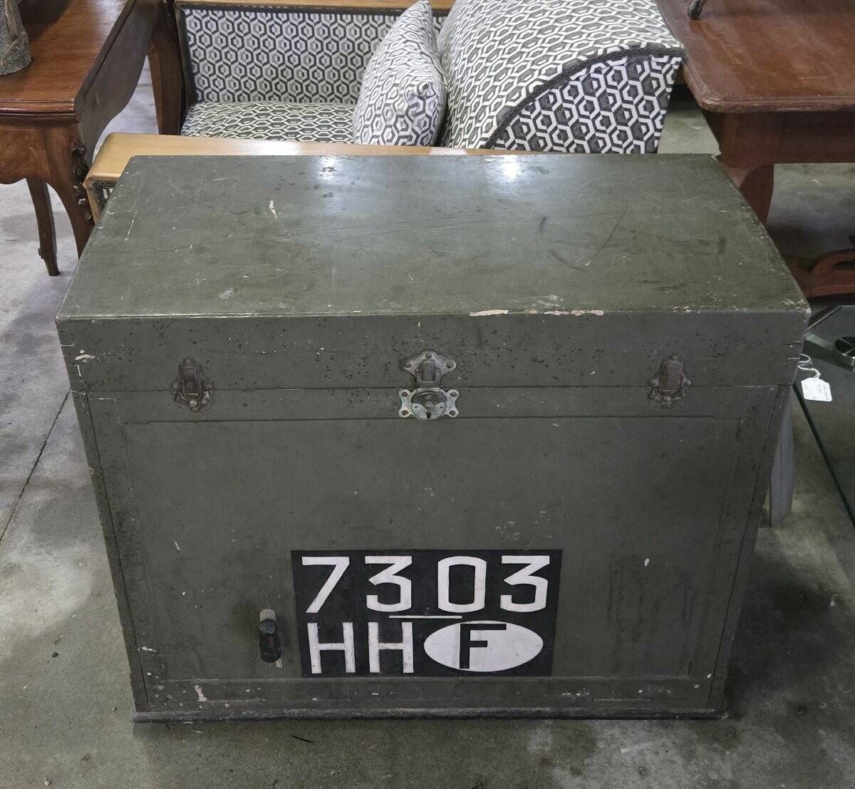 Malle vintage car trunk in lacquered wood – 1930s-1950s