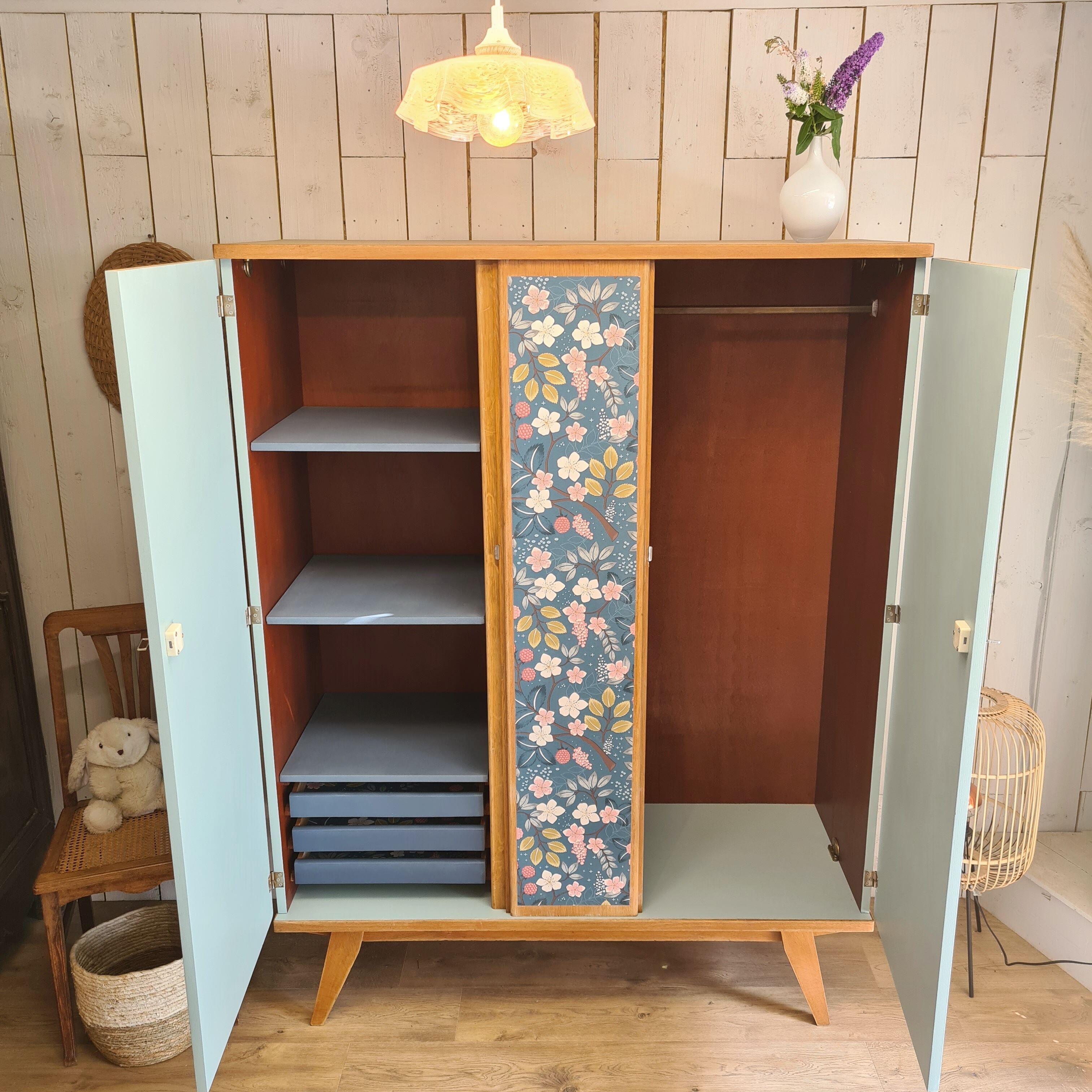 Armoire vintage