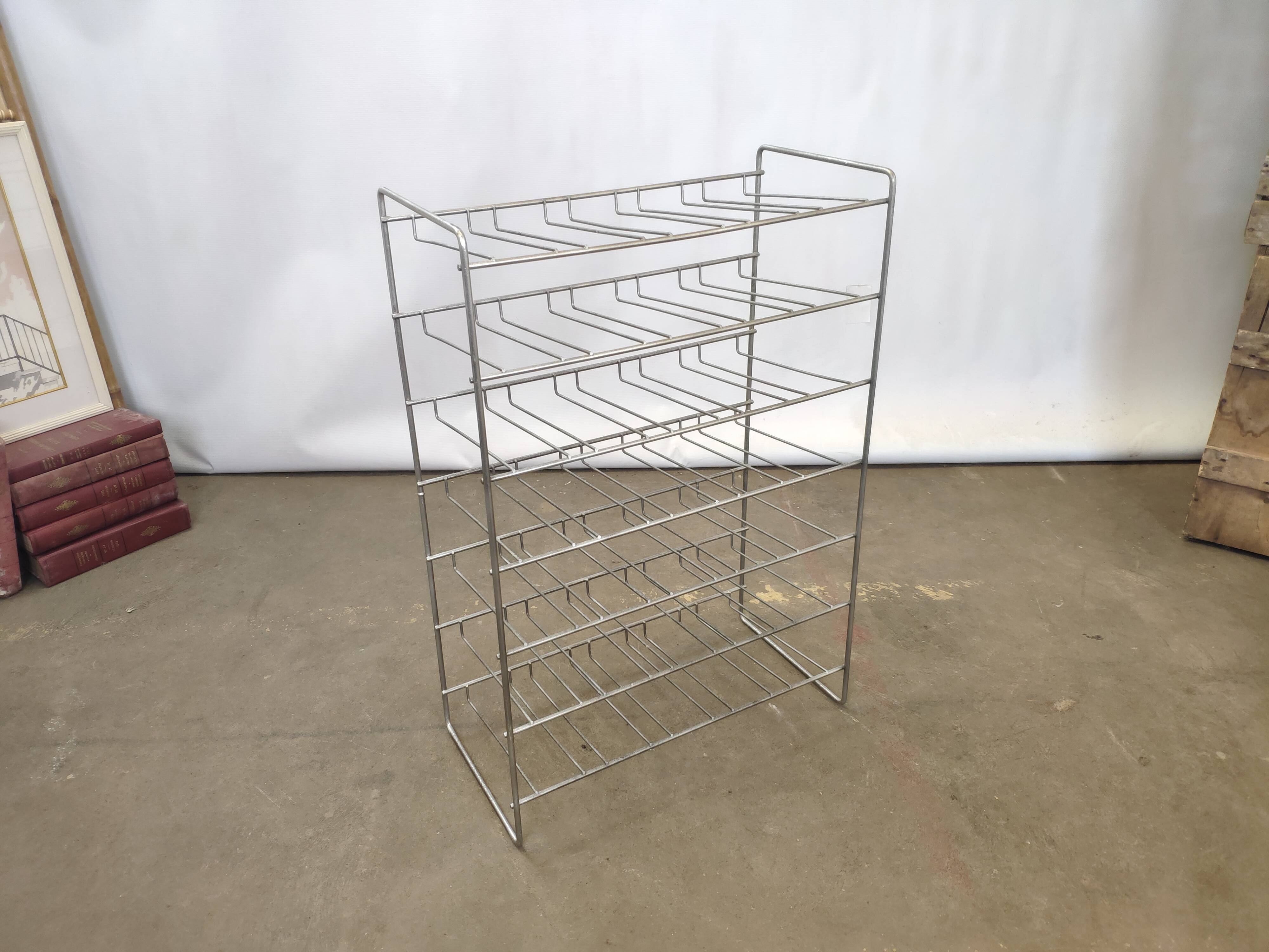 Metal bottle shelf locker