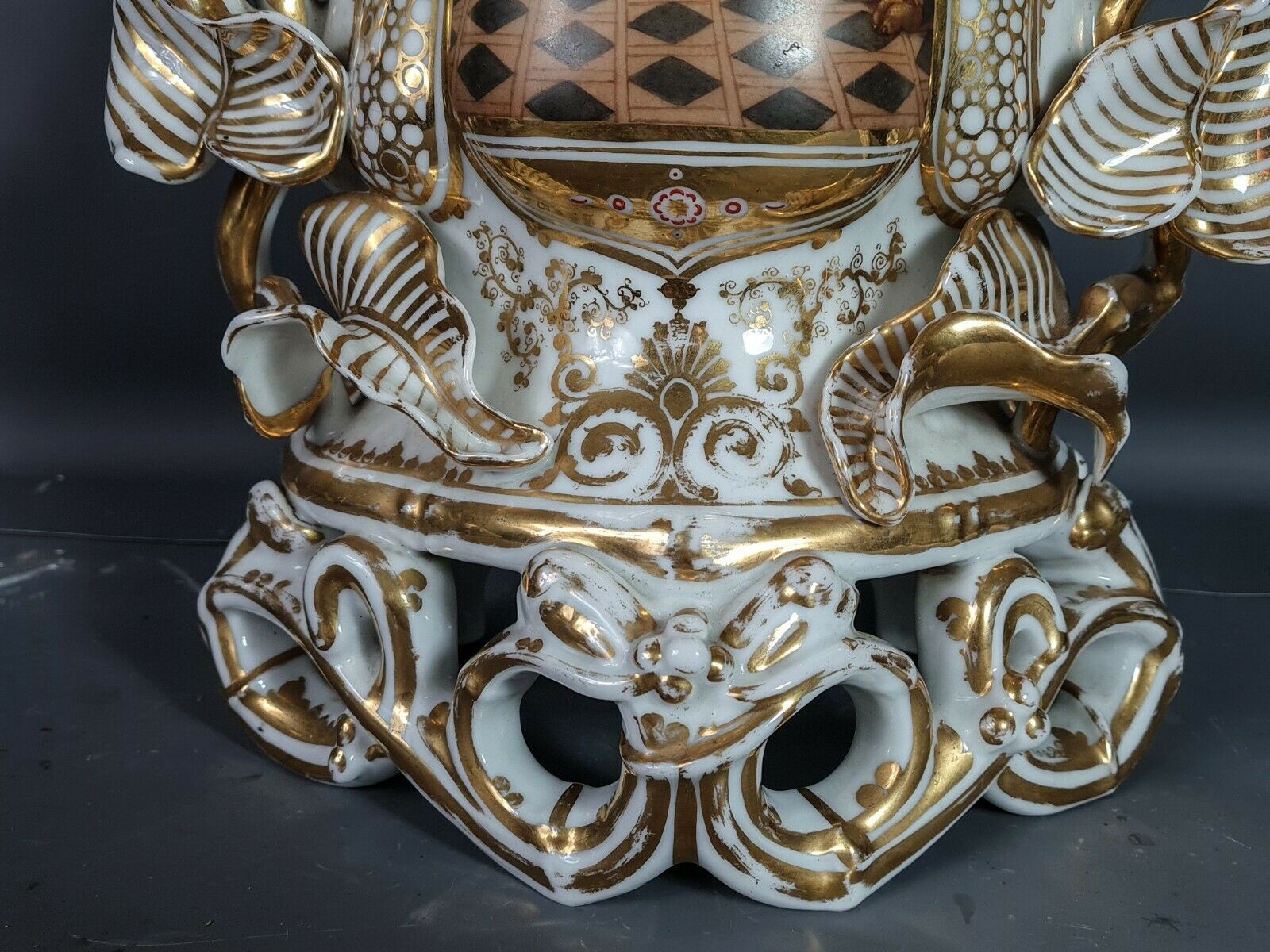 Imposing wedding vase porcelain Vieux Paris around 1830-1850 42x42 cm.