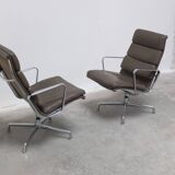 Early pair of Eames 'EA216' swivel lounge chairs by Herman Miller, 1960s
