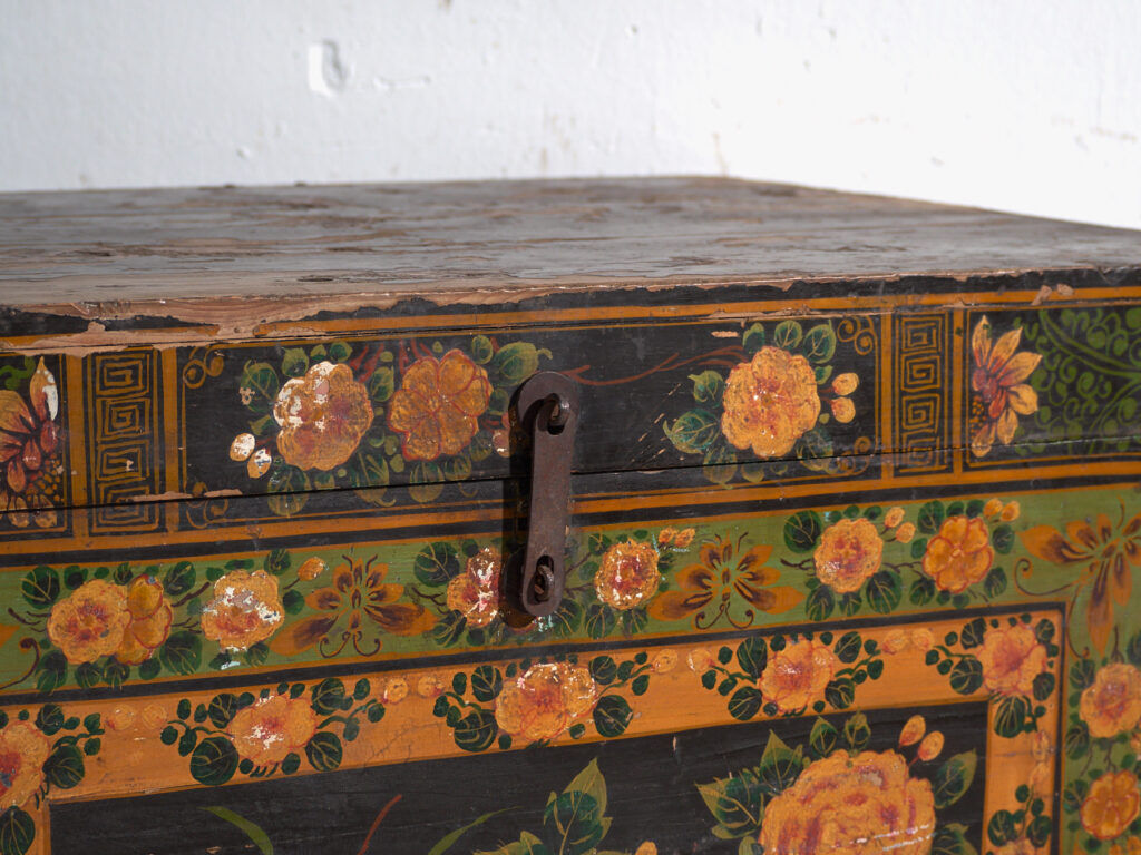 Antique chest painted in pine wood – China, around 1900