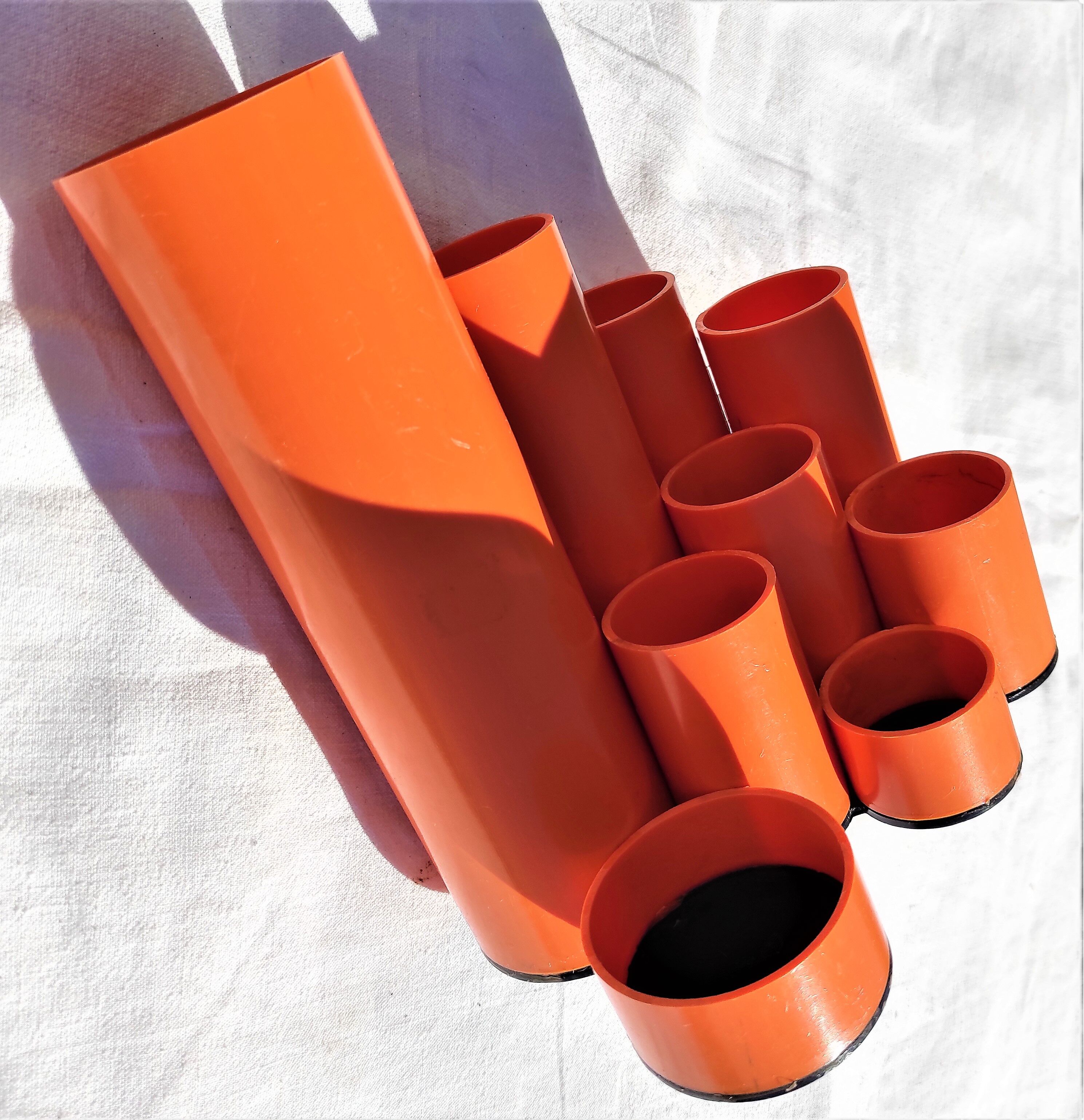 Pot à crayons orange vers 1970 à 9 compartiments
