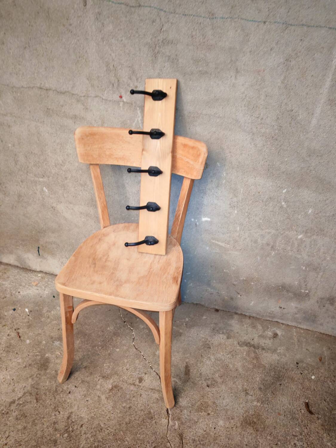 Wooden coat rack with 5 metal hooks