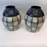 Paire de vases anciens
