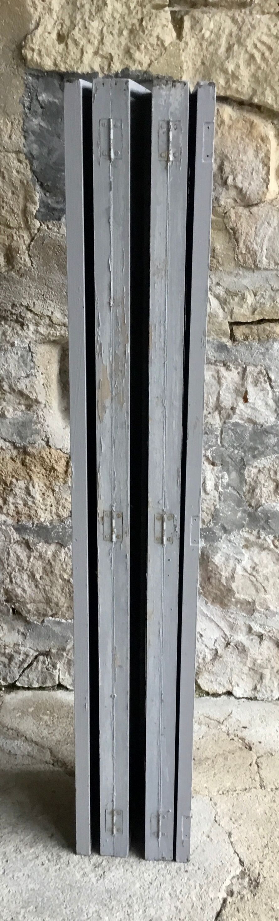 Vintage screen with 6 wooden vents