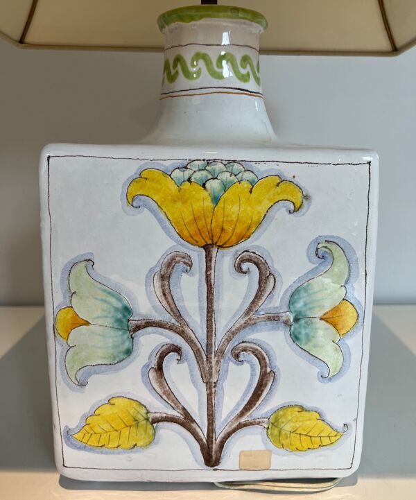 Lampe de table en faïence à décors d'oiseaux et de fleurs