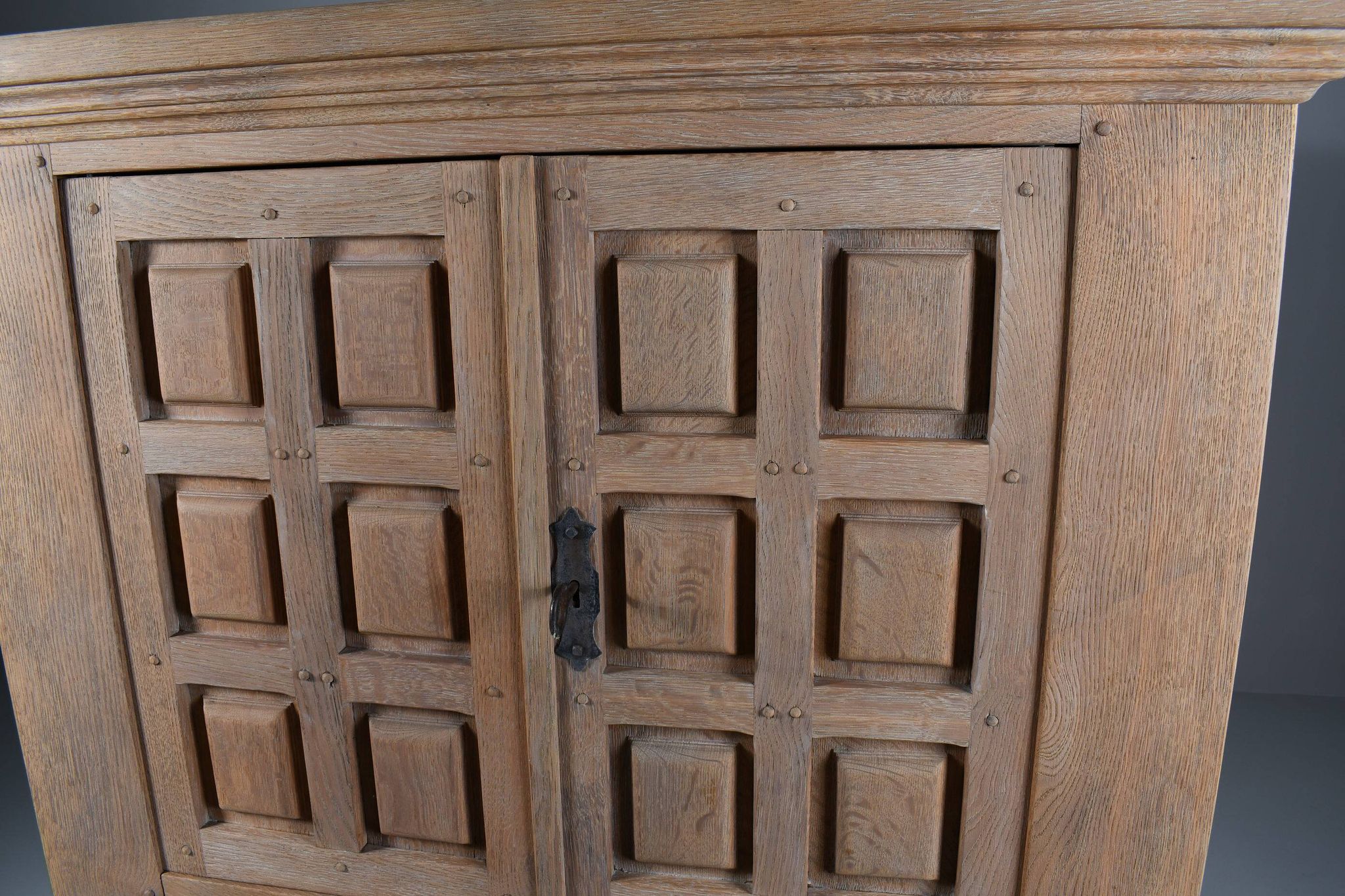 Cabinet vintage en chêne blanchi