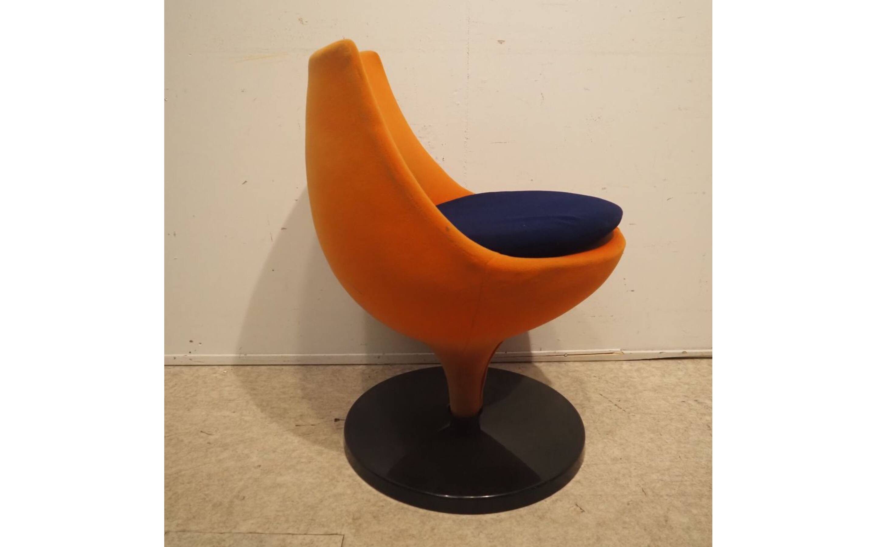 Pierre Guariche armchair "in orange fabric by Meurop Belgium 1960 Vintage