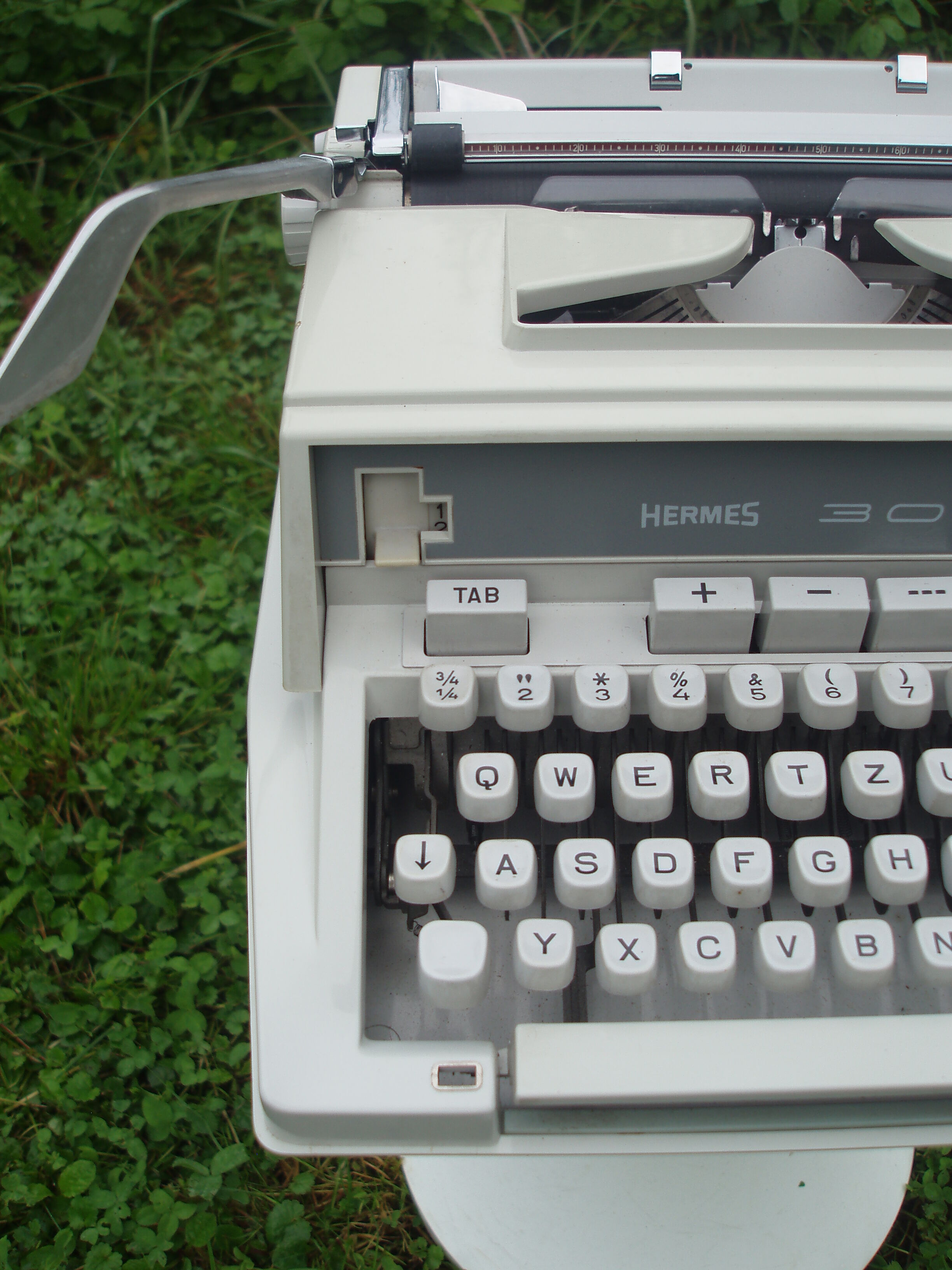 Typewriter Hermes with bag
