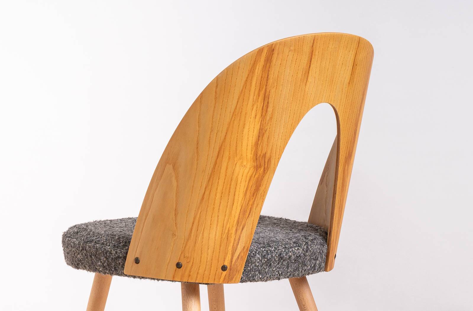 Ensemble de 4 chaises de salle à manger modernes du milieu du siècle par A. Šuman, rembourrées