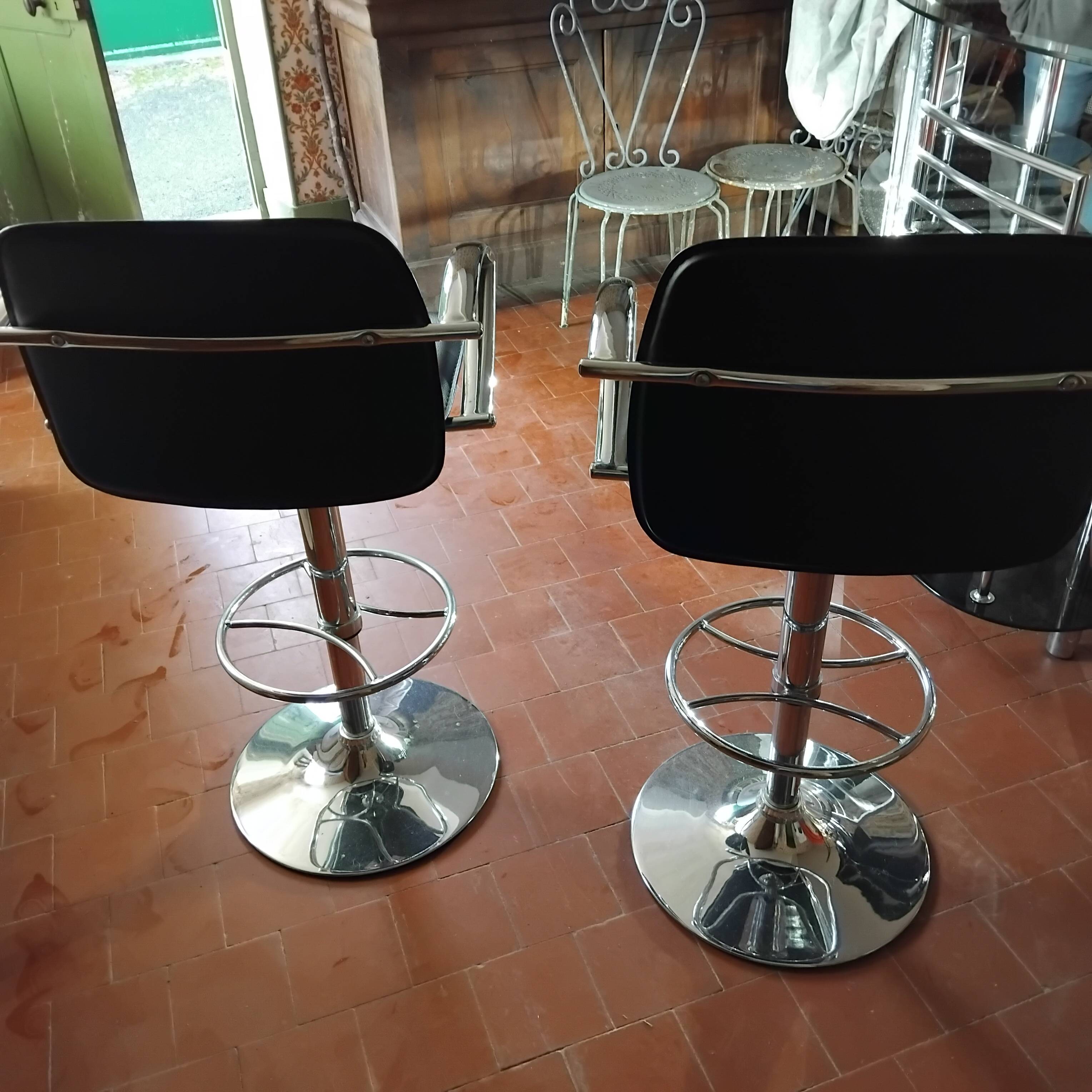 Bar set, tempered glass shelf and 2 stools