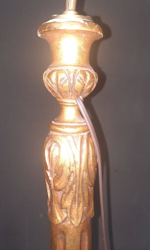 Lampadaire en bois doré  style Louis XVI