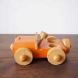 Petite voiture en bois
