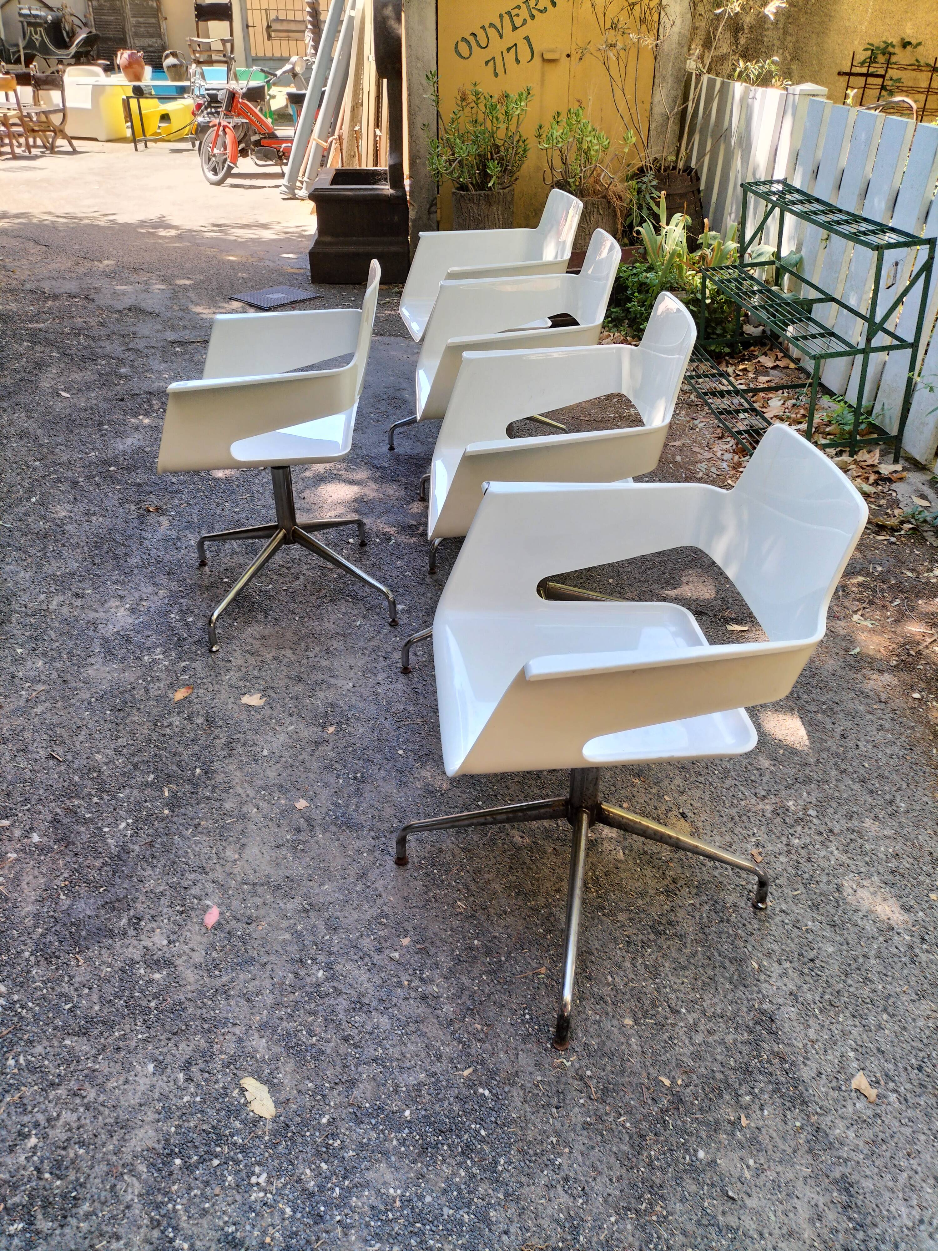 Chair b32 ho Robby cantarruti & Francesca petricioh for stop