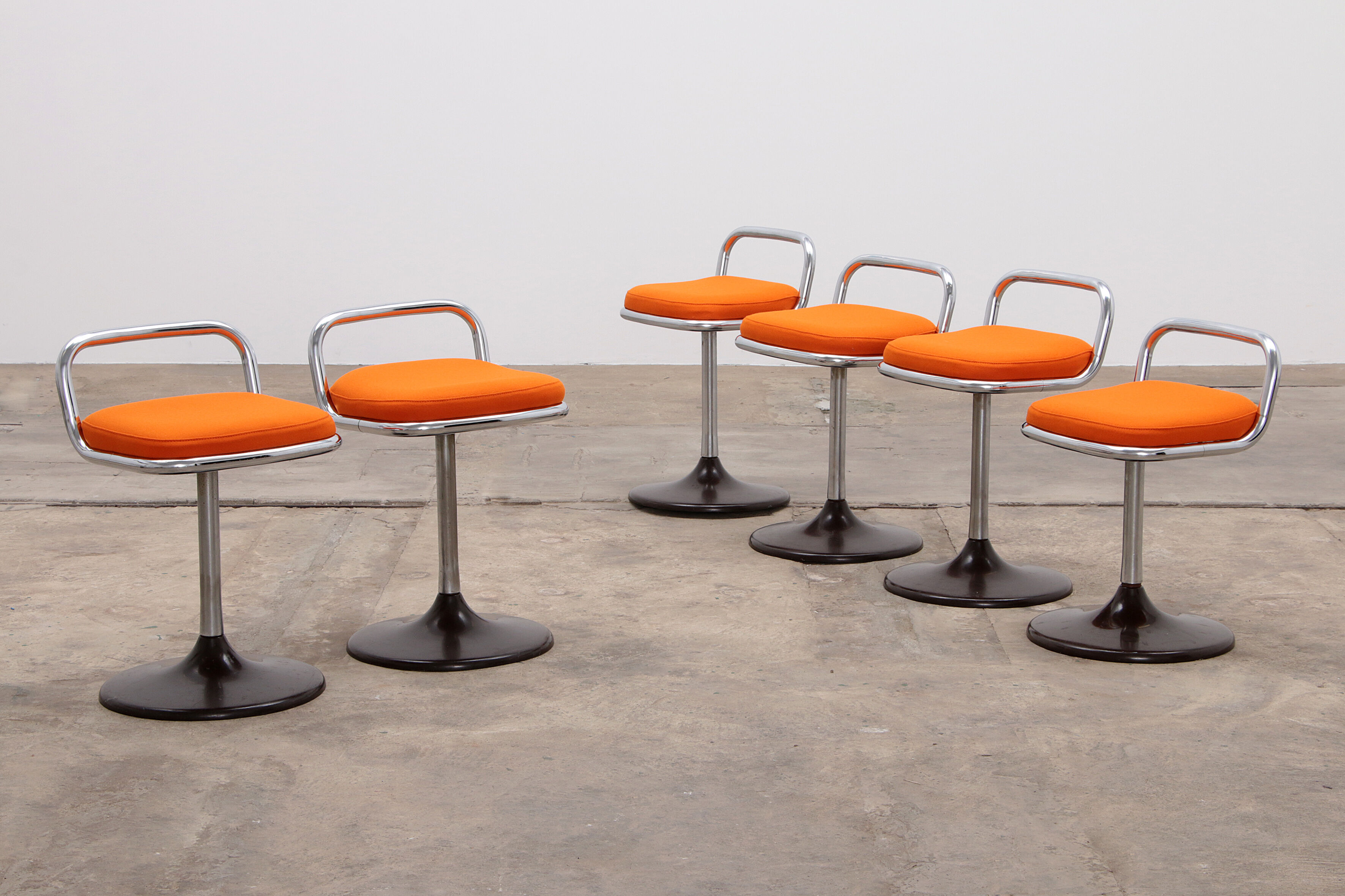 6 Italian low bar stools with orange seat 1970 Joe Colombo style