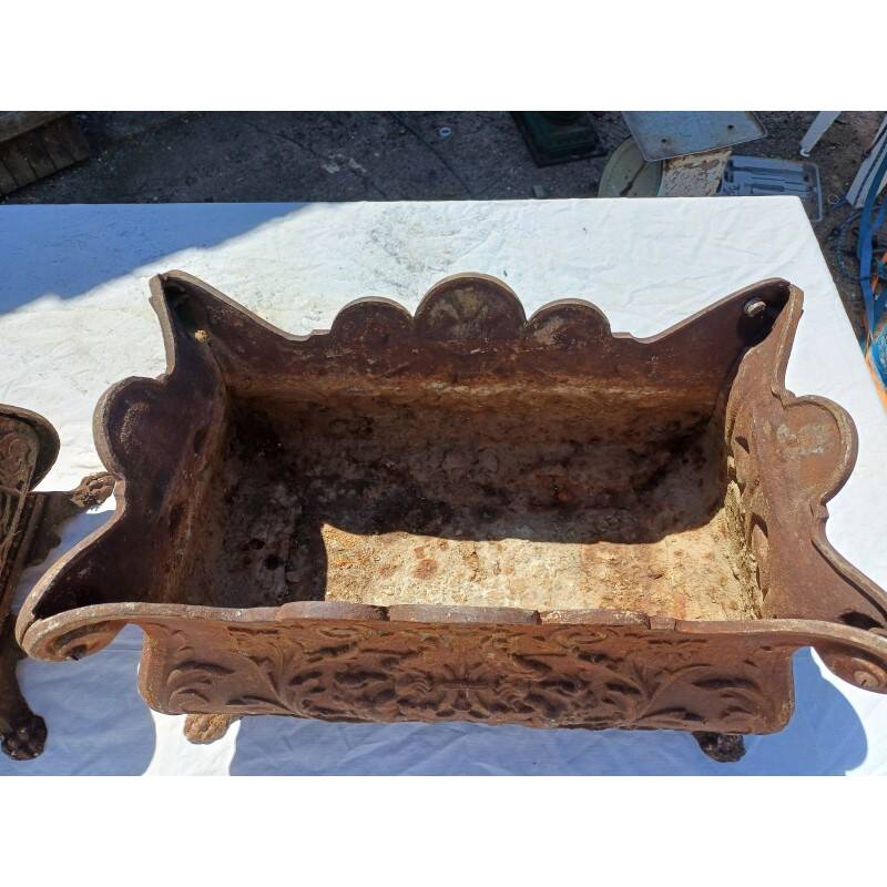 Pair of 1900 cast iron planters from Charleville-Mézières in rococo style