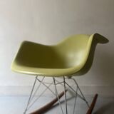 Rocking chair design Eames Plastic Armchair RE RAR, edition Vitra