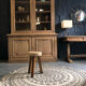 Tabouret tripode en bois et jacinthe d’eau