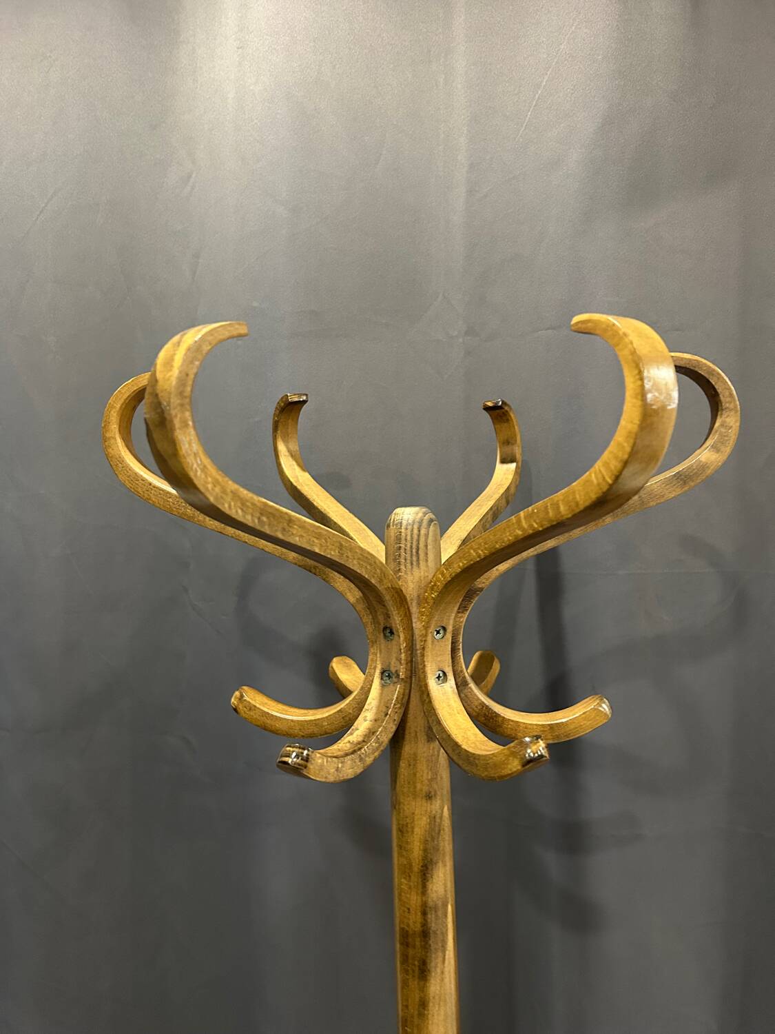 Baumann style 1960 swivel parrot coat rack in curved wood