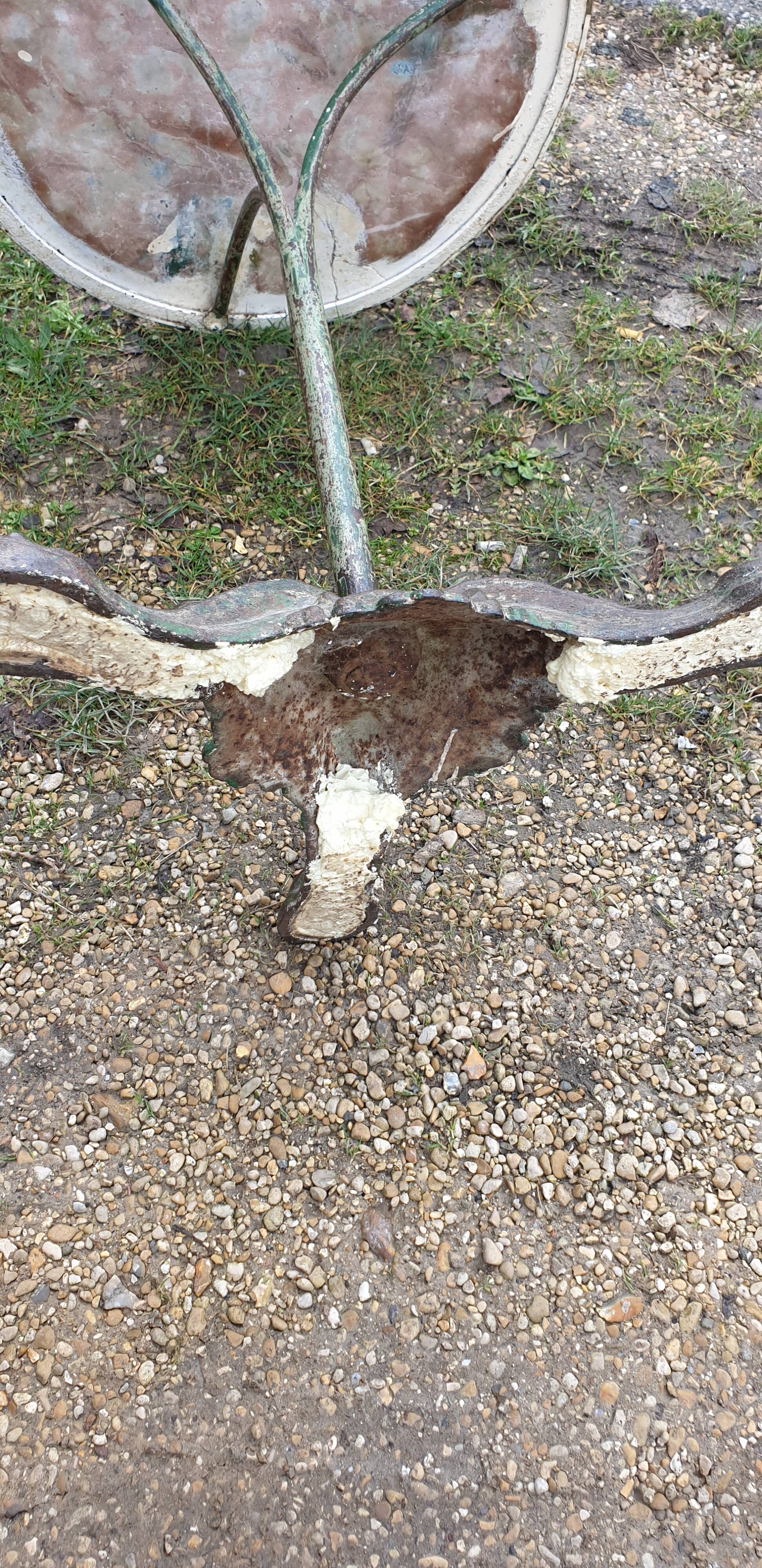 Pedestal bistro table