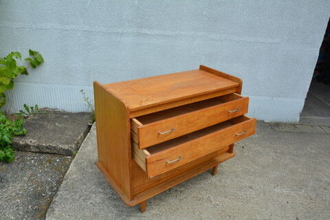 The 1950s vintage Dresser