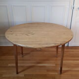 Round table with flaps