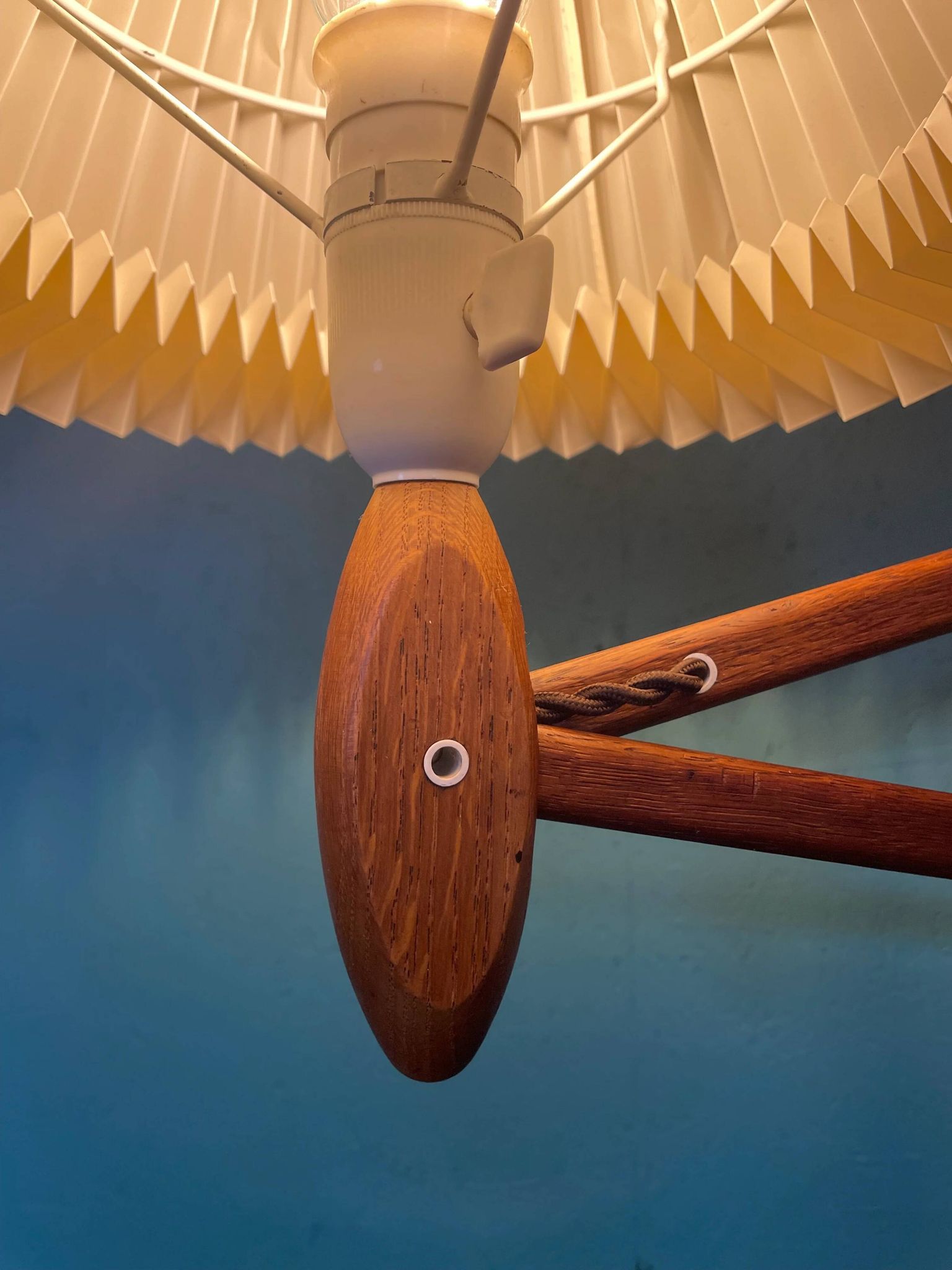 Lampe à ciseaux Le Klint vintage en chêne des années 1960