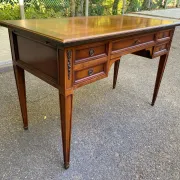 Bureau Roche Bobois en merisier massif style Louis XVI avec tirettes