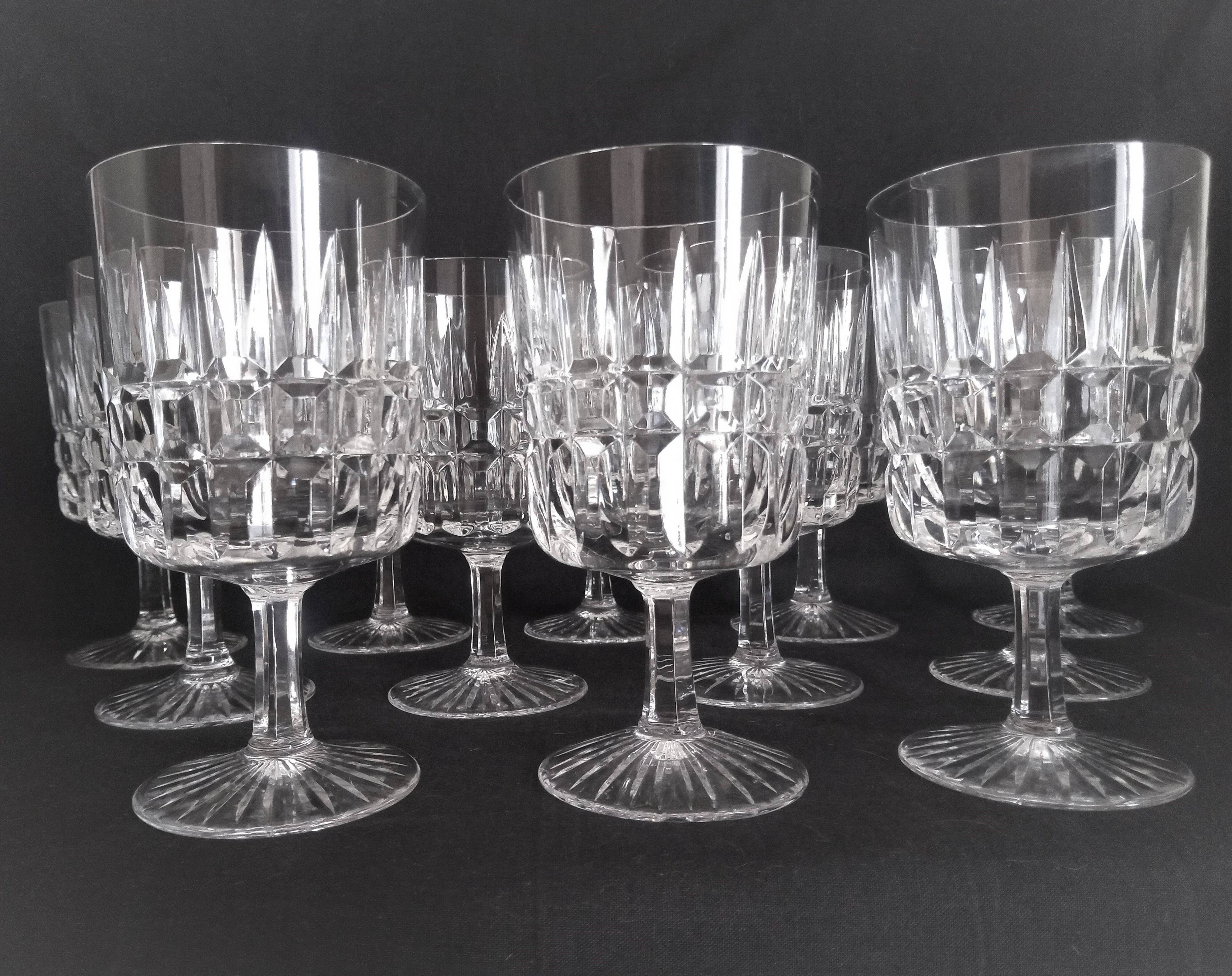 12 Art Deco wine glasses in cut crystal (in the style of Marignane Baccarat)