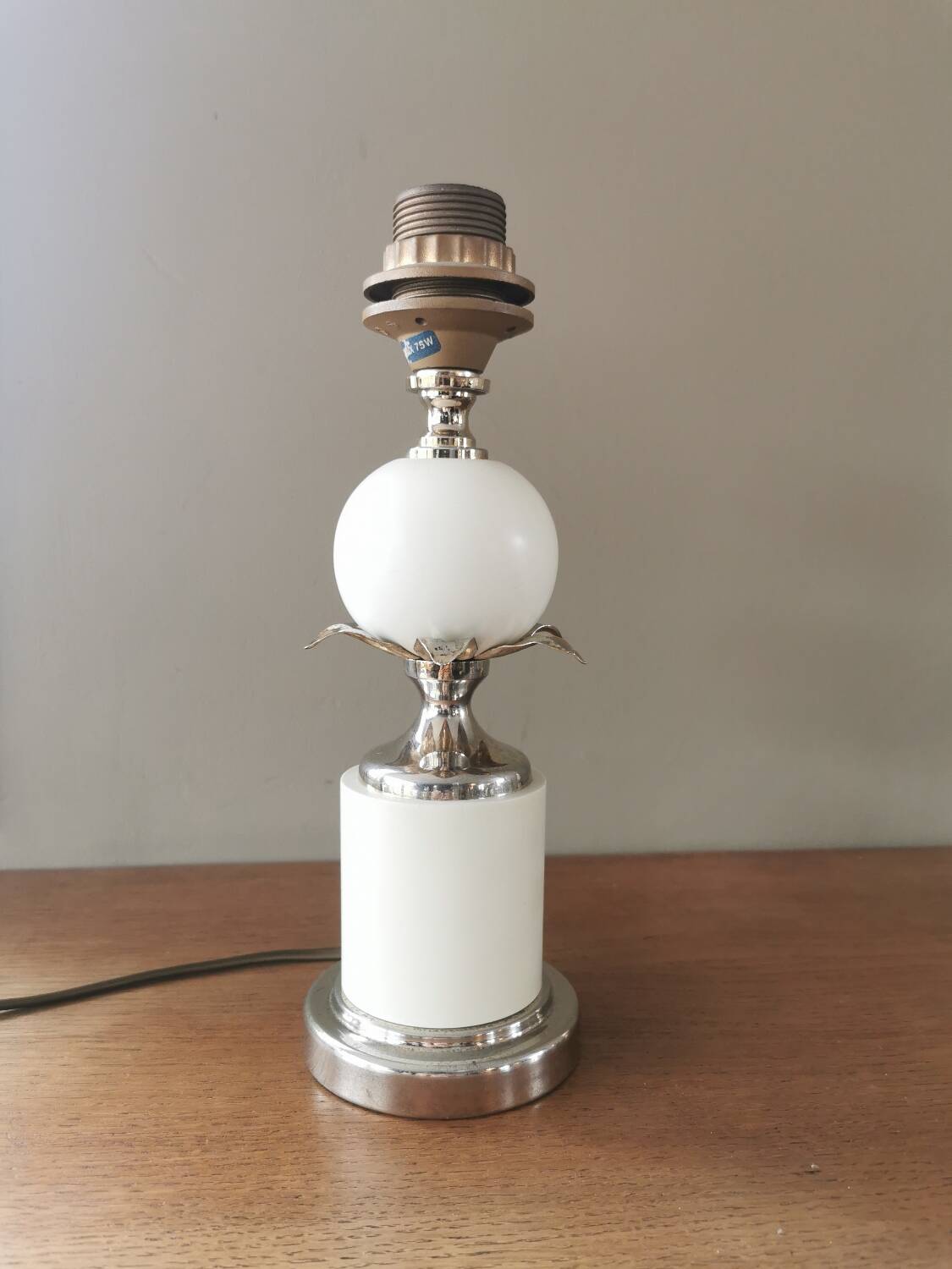 Vintage lamp base in wood and gold metal