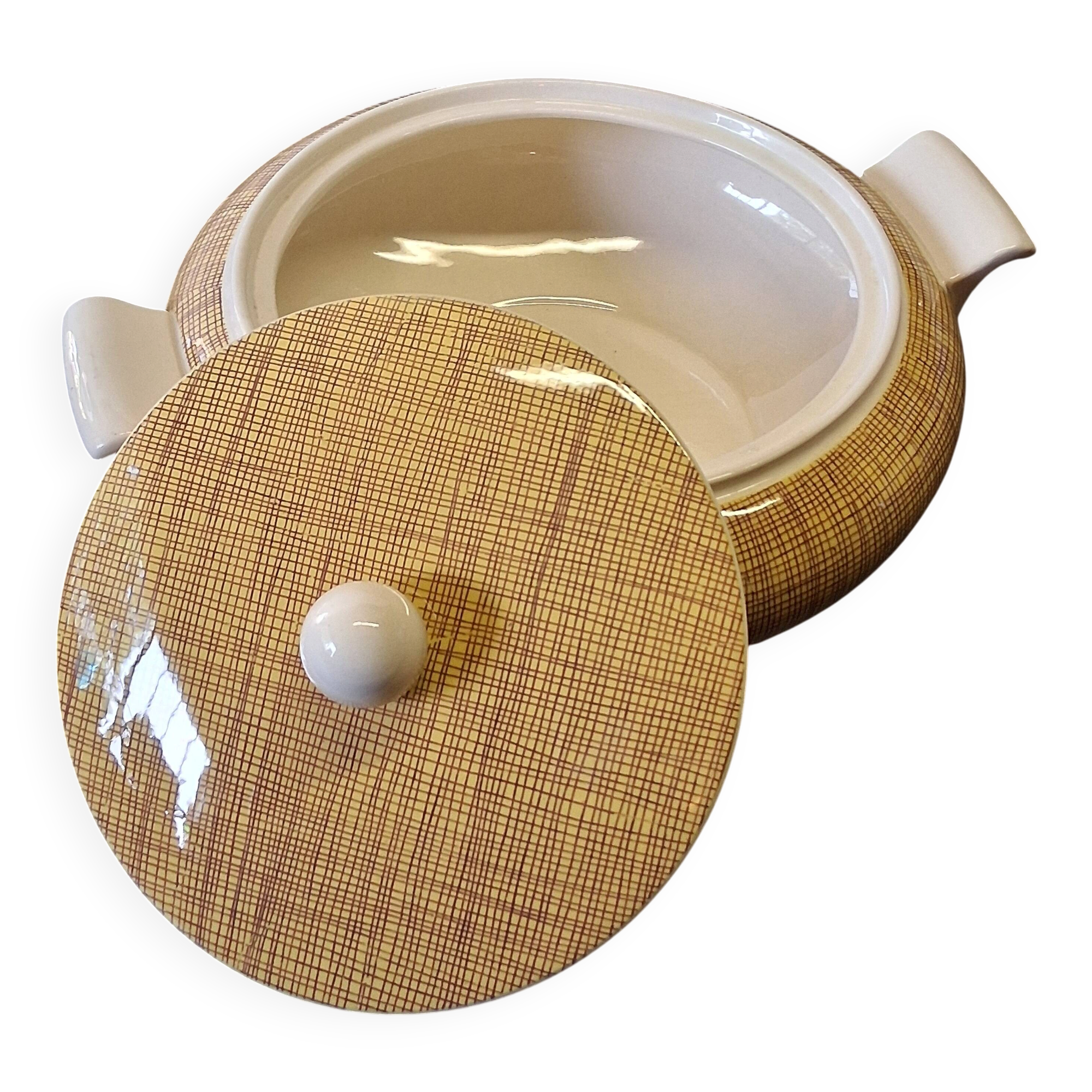 Very beautiful old soup tureen from Villeroy & Boch in very good condition.