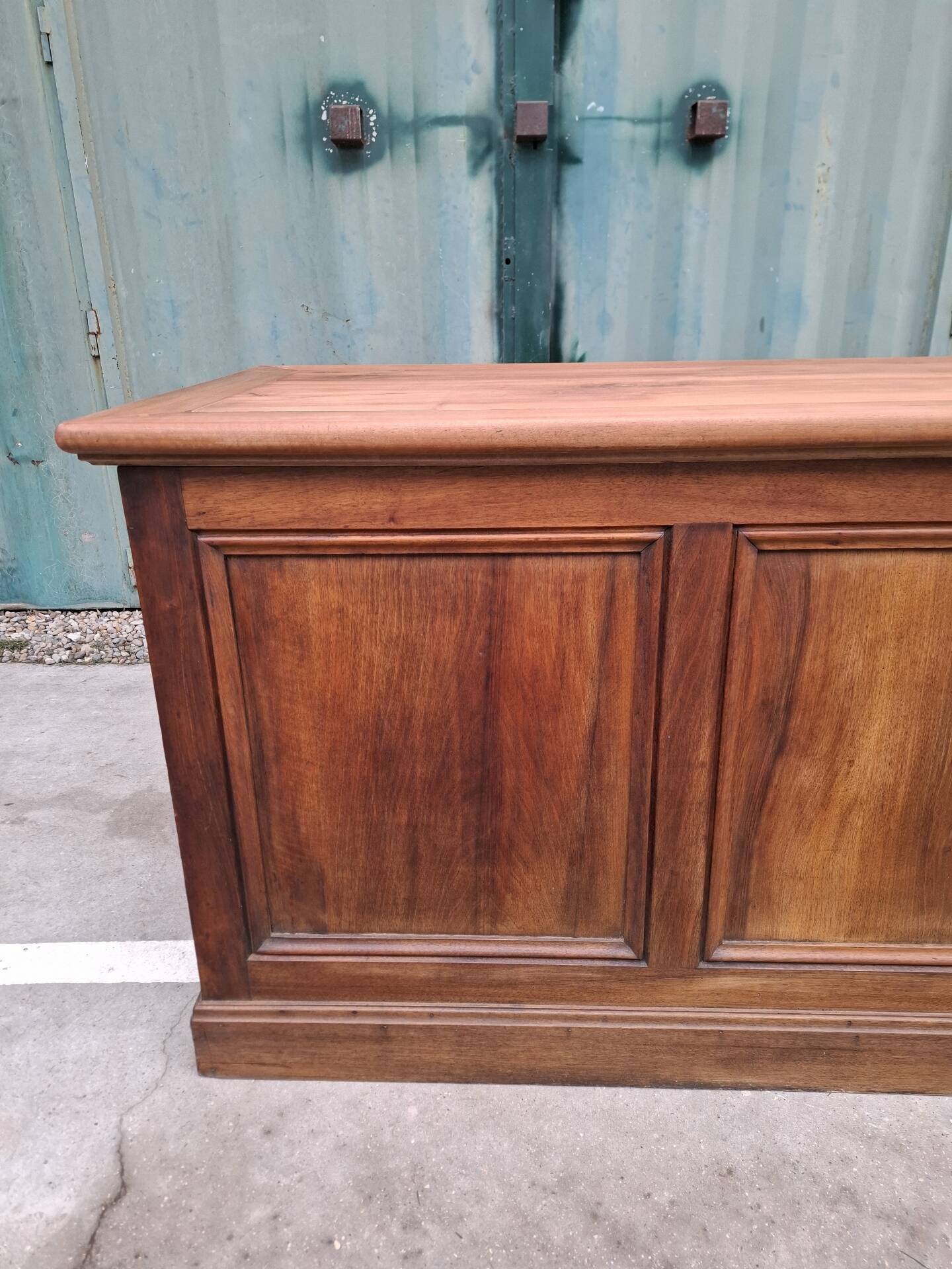 Trade counter