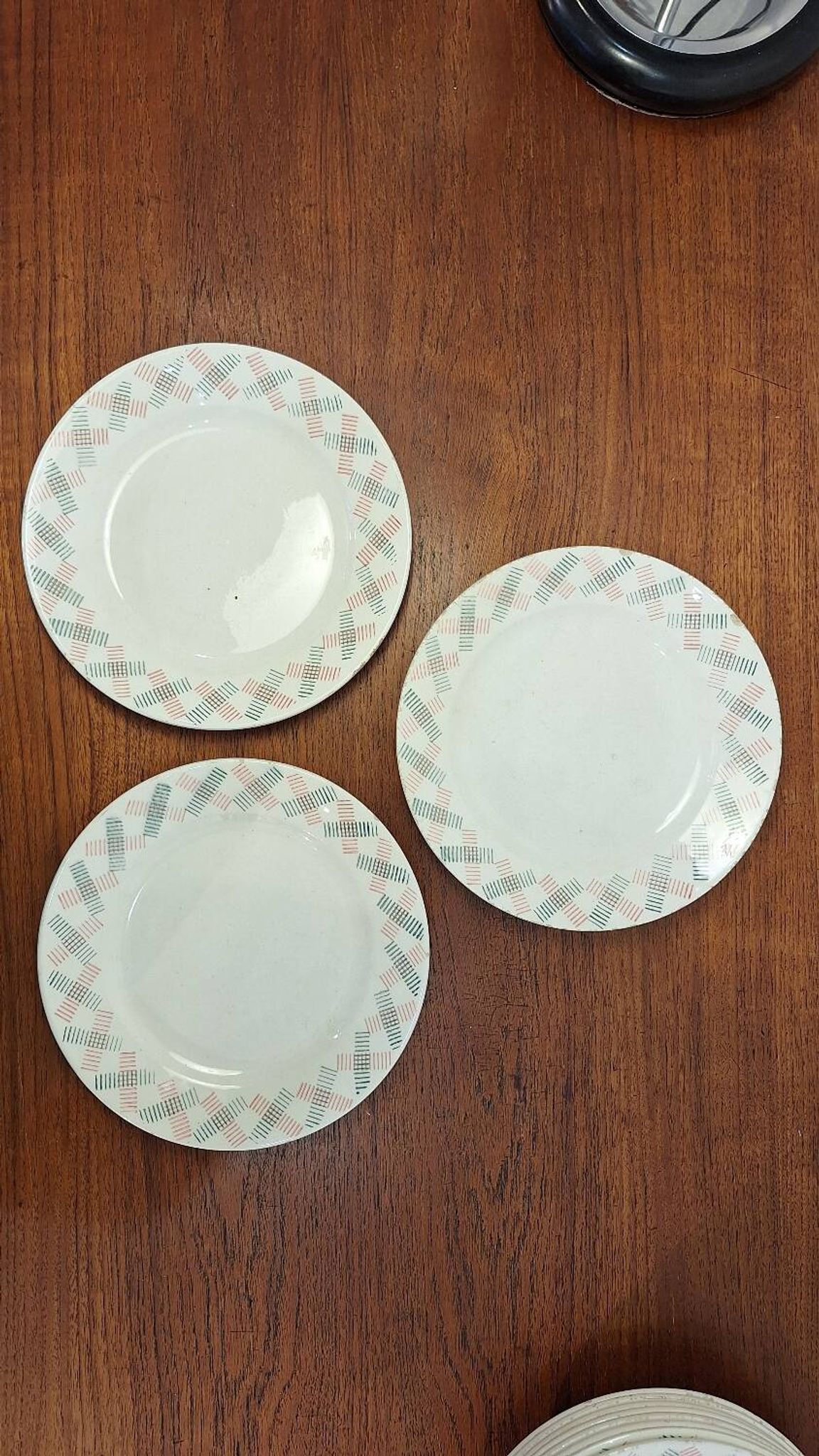Lot d'assiettes en porcelaine