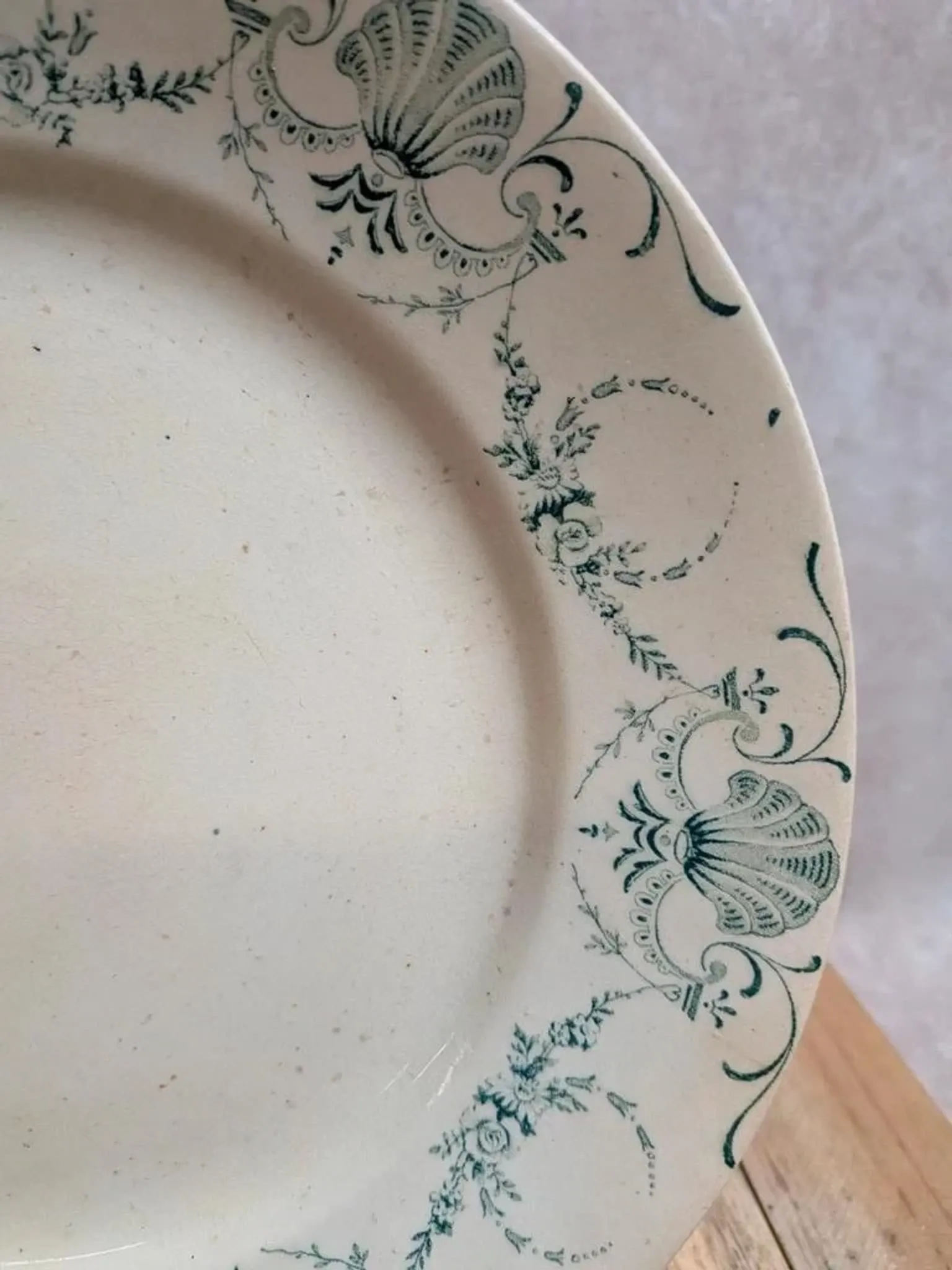 Flat plate made of ironstone Lunéville – Garland model – Antique