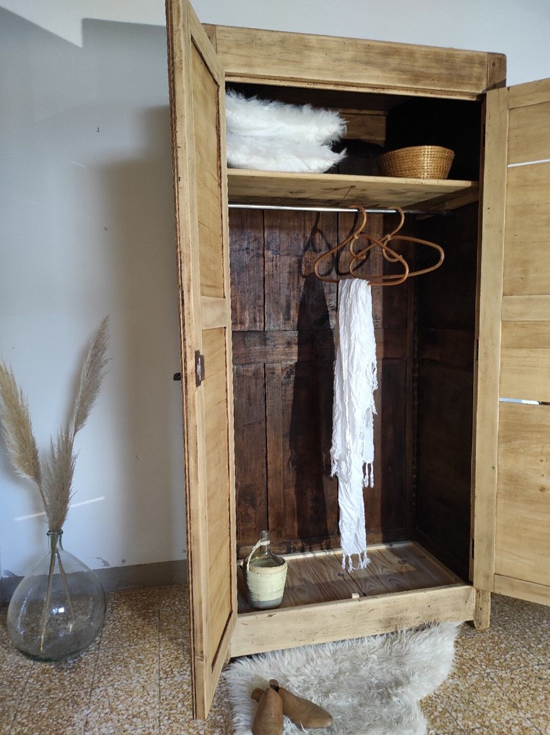 Armoire parisienne