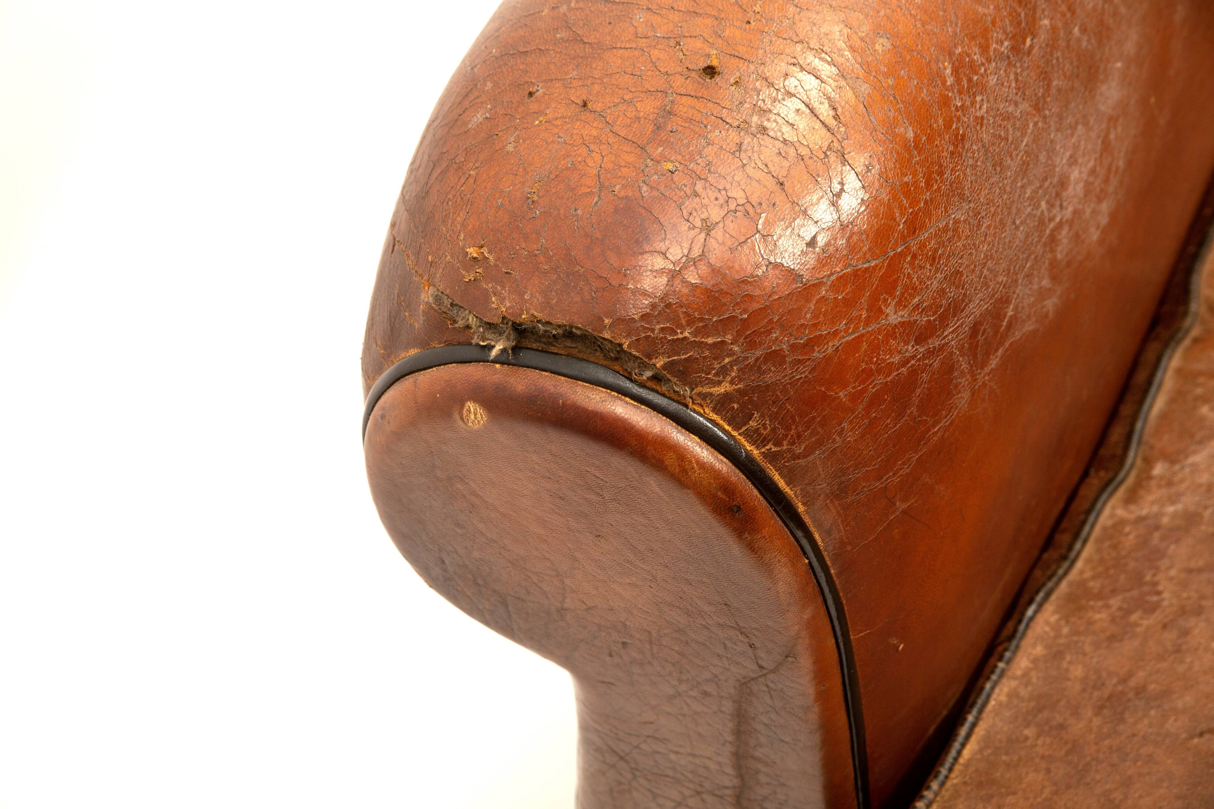 Fauteuil club cuir moustache